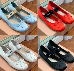 Zapatos de vestir Bowtie Satin Mocasines para mujer París Vintage Moda Diseñador Talón Cómodo Zapato de baile Ballet Pisos Calzado de fábrica