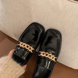 Jurk Schoenen Brand Design Loafers Lakleer Metalen Ketting Vrouwen Vierkante Neus Zapatos Mujer Med Hakken Chunky Chaussures Femme