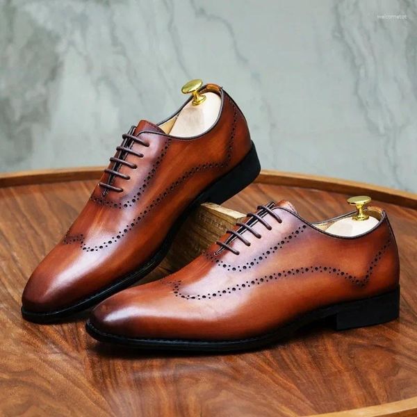 Zapatos de vestir Hombres británicos Bloque tallado Moda Pequeña cabeza cuadrada Pulido Hecho a mano Zapato Oxford de cuero genuino para hombres