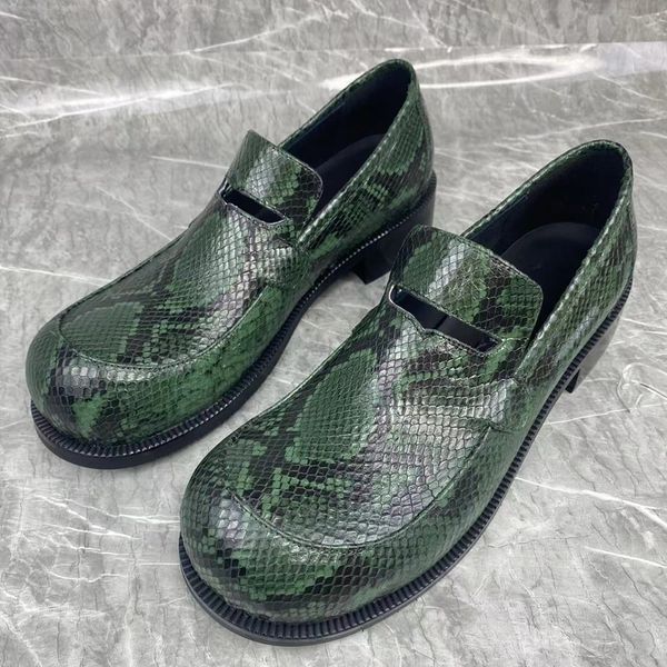 Chaussures habillées Style britannique vert peau de serpent modèle mocassins en cuir véritable pour hommes rétro grand bout rond hommes chaussures habillées fête chaussures formelles 230915