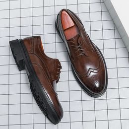 Zapatos de vestir Zapatos Oxford de cuero hechos a mano marrones para hombre Zapatos de negocios Brogue clásicos formales de cuero negro Chaussure Homme 231122