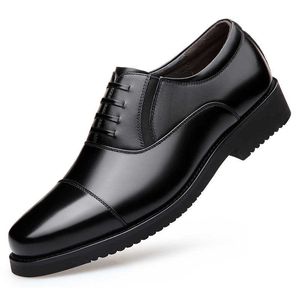Chaussures habillées Chaussures en cuir véritable d'affaires hommes respirant en caoutchouc robe formelle chaussures de mariage vêtements masculins fond souple Surface souple pompes pour hommes R230227