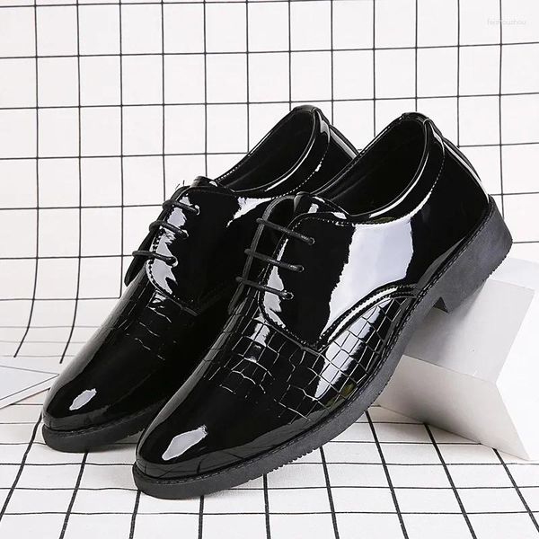 Zapatos de vestir Cuero de negocios para hombres Primavera Otoño Moda para hombre Zapato de boda Color sólido Negro Punta redonda Chaussure Hommes