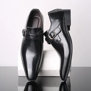 Chaussures habillées Business Cuir Men Classic Brogue Oxford Fashion Buckle Design Male Office Wedding Formel