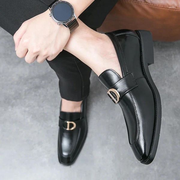 Chaussures habillées hommes d'affaires en cuir à la main en caoutchouc antidérapant à semelles épaisses mocassins de bureau doux décontractés mocassins pointus