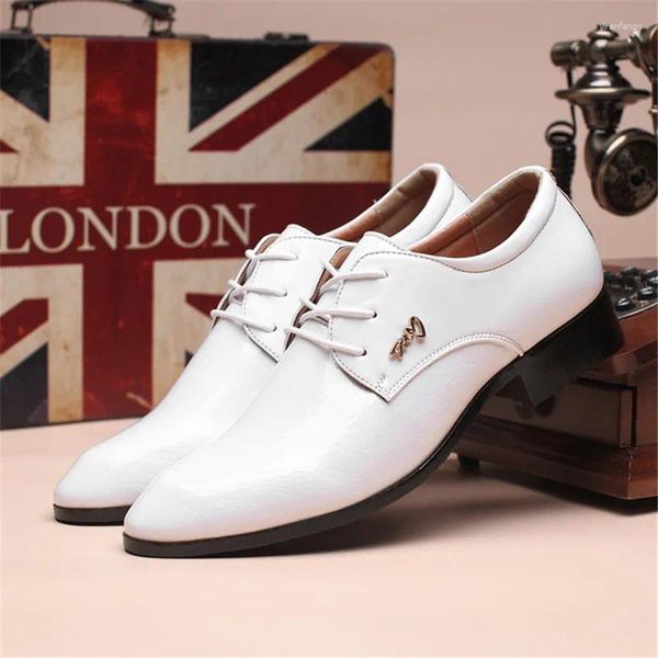 Chaussures habillées Business Men's Fashion Le cuir mascules Men de mariage Oxford F chaussures formelles Spike Velvet Loafer