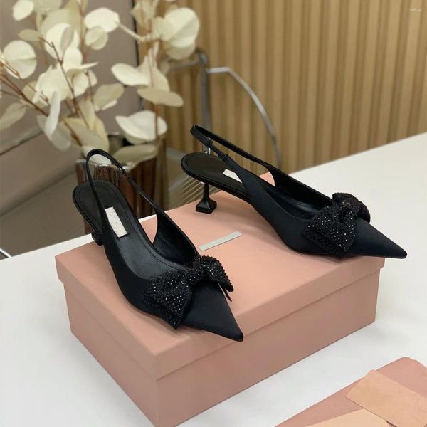Chaussures de robe Casual Designer Mode Femmes Sandales Noir Véritable Cuir Satin Bow Point Toe High Talons Slingback Party