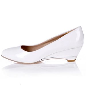 Chaussures habillées Chaussures compensées décontractées pour femmes compensées de mode talons bas rouge blanc pompes classiques fête mariage chaussures de bureau dames grande taille 45 48 231108