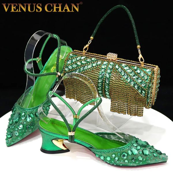 Zapatos de vestir Chan Tacones con punta puntiaguda para mujer Fiesta Color verde Cordón de diamante completo Diseño a juego Zapato italiano y conjunto de bolsos Diseñador 231121