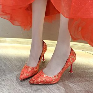 Dress Shoes China Style High Heel Pumps Vrouwen vrouwelijk Rood Stiletto Dragon Cloud Patroon Chinese banketfeest bruiloft