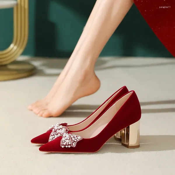 Zapatos de vestir Chunky Tacón cuadrado Verano Mujeres Chinses Estilo Vino Rojo Gamuza Bombas de boda Blanco Encaje Perla Bowknot Solo Elegante