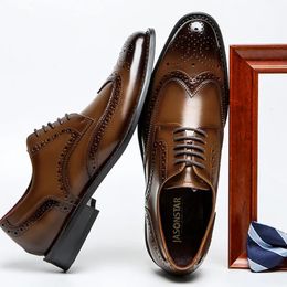 Geklede schoenen Klassieke Britse stijl Leren schoenen met puntige neus Heren Oxfords Zakelijke formele herenleren schoenen Brogue Flats Heren trouwschoenen 231124