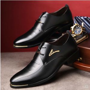 Dress Shoes Classic Man Pointed Teen Heren Patent Leather Black Wedding Oxford Formele grote size Fashion DF4 230812