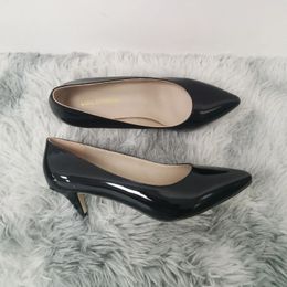 Geklede schoenen Klassieke sexy puntige tenen 5 cm lage middelhoge kitten hoge hak pompen lente merkontwerp zwart 231120