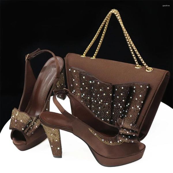 Zapatos de vestir Conjunto de café y bolso para mujeres Damas africanas Sandalias de tacones altos Combinan con bombas de bolso Sandalias nigerianas Femmes CR202