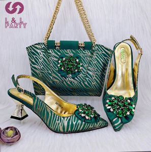 Zapatos de vestir Diseño conciso Zapatos y bolso italianos africanos para mujer en color verde marino Bombas de alta calidad para fiesta de bodas 231108