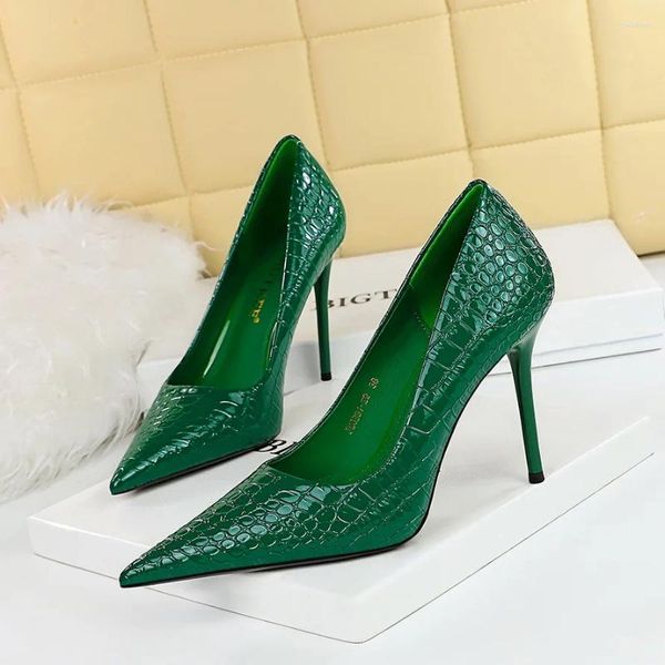 Zapatos de vestir Mujeres concisas Tacones verdes Bombas de patrón de piedra 10 cm Alto Fiesta de noche de boda Sexy Ladies Stilettos BIGTREE