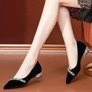 Geklede schoenen Cresfimix Mujeres Tacones Altos Damesmode Zwart Lichtgewicht Vierkante hak Voor Party Lady Nachtclub Zomerpompen A368