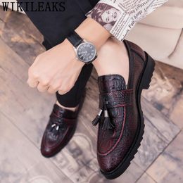 Dress Shoes Crocodile Men Formal Coiffeur Elegant voor het Italiaans merk Classic Office Sepatu Slip On Pria Buty Meskie