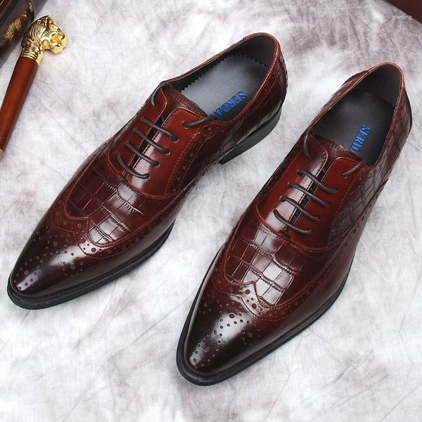Zapatos de vestir Patrón de cocodrilo Hombres Cuero de vaca genuino Brogues Boda Negocios para hombre Tallado Negro Vintage Oxford para hombres