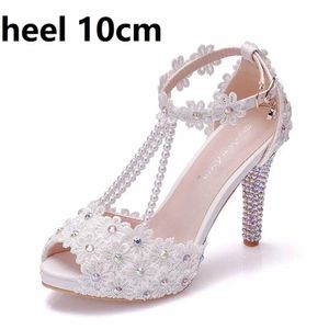 Chaussures habillées Crystal Queen Strap de cheville Femmes Sweet Fashion Blanc Colore Colore Floral Stilettos Tassel Mariage Bridal High Heel H240409 Phwe