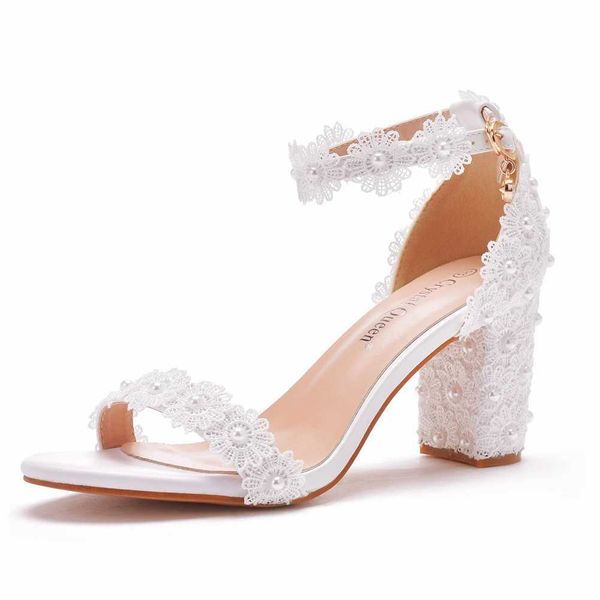 Zapatos de vestir Crystal Queen Moda Mujer 7 cm Grueso Tacones altos Sandalias White Pearl Lace Novia Zapatos de boda