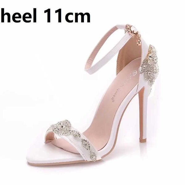 Zapatos de vestir Crystal Queen Women Sandals Tisos altos de verano Peep Toes Strep Bootes Bridal Party Luxury Diamond Lady White Wedding H240409 F9td