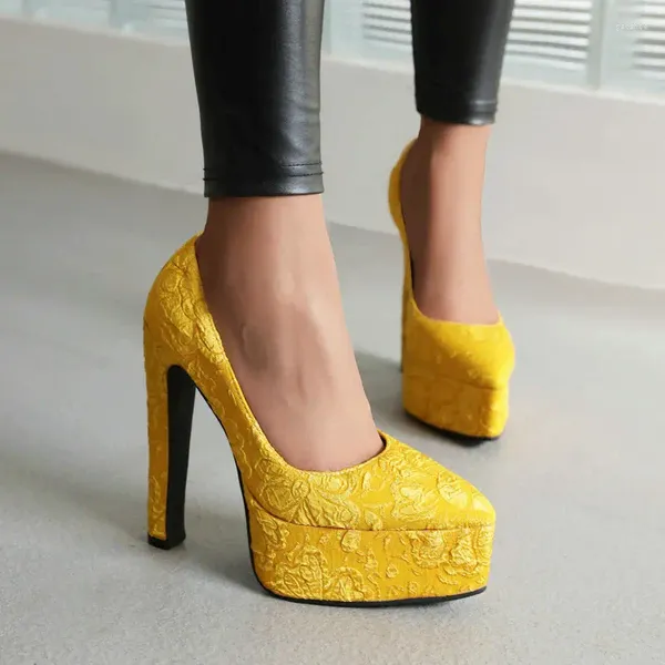 Chaussures habillées Fleur en relief Floral Jaune Vert clair Bout pointu Femmes Peu profondes Slip-on Spike Talons hauts Plate-forme Pompes Stilettos