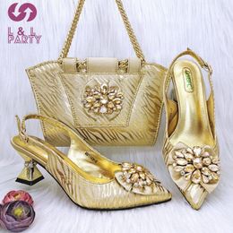 Chaussures habillées décorées avec des chaussures et un sac de conception italienne en strass assortis en couleur or, escarpins de fête de haute qualité 231108