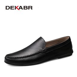 DEKABR Italiaanse heren casual luxe merk zomer heren loafers split lederen mocassins comfortabel ademend slip op boot 231026