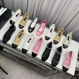 Chaussures habillées Designer Chaussure de ballet Printemps Automne Perle Chaîne en or Mode Nouveau Bateau plat Lady Lazy Dance Mocassins Femmes noires Taille 34-41-42 avec boîte Semelle en cuir