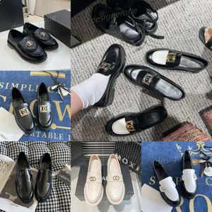 Geklede schoenen Designer Loafers ccity Lederen Ringer Meerdere stijlen Kleine ccity Leren Schoenen Zwart Platform Dames Oxford Metalen Gesp Enkele Balletschoenen