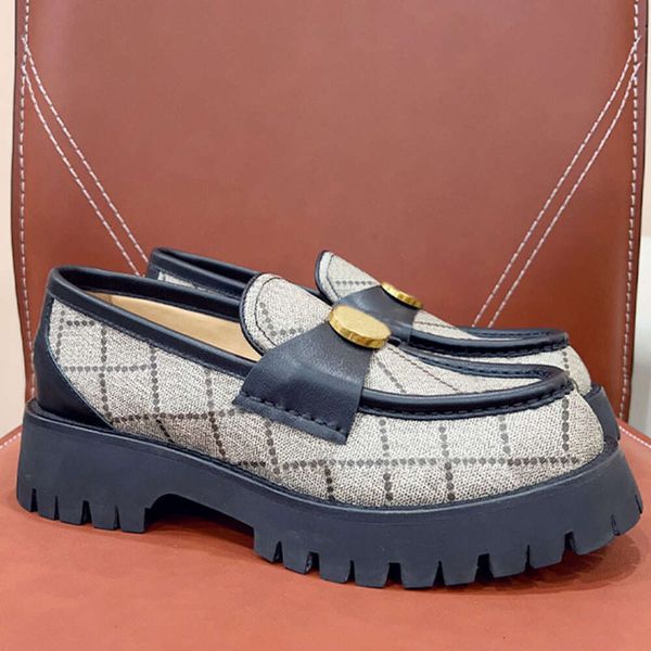 Zapatos de vestir Mocasines de diseñador Mocasines de cuero Plataforma Zapatos casuales Suela de goma Suela de abeja Zapato de viaje bordado con caja 500