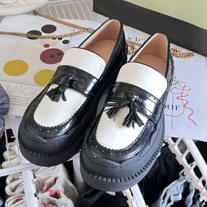 Geklede schoenen Designer Loafers Lente Herfst Lederen Ringer Meerdere stijlen Kleine leren kantoorschoenen Dames Oxford Enkele voet Metalen gesp Enkele balletschoenen