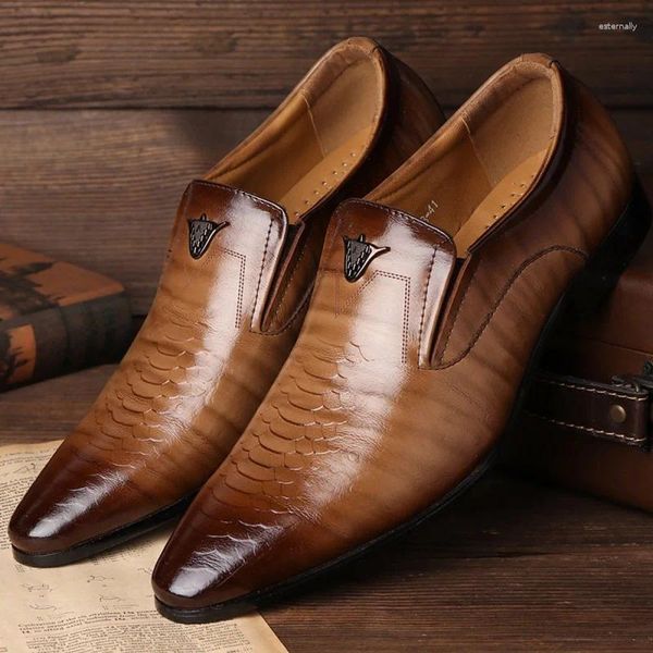 Zapatos de vestir Diseñador PU Cuero para hombres Cabeza Clásico Retro Hombre Formal Zapato con patrón de pescado de serpiente Resbalón en Chaussure Homme 2023