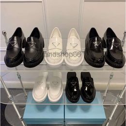 Chaussures habillées Designer femmes chaussures décontractées fond épais marque Triangle P mocassins noir Cloudbust chaussures en cuir véritable augmenter baskets à plate-forme