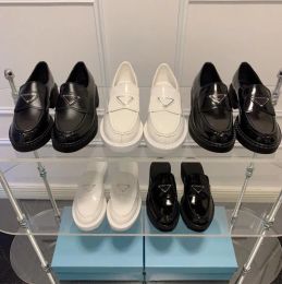 Chaussures habillées Designer femmes chaussures décontractées fond épais marque Triangle P mocassins noir Cloudbust chaussures en cuir véritable augmenter baskets à plate-forme