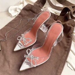 Chaussures habillées Designer Femmes Pompes Cristal PVC Transparent Bout Pointu Strass Bowtie Talons Hauts Chaussures De Mariage Talon Clair Slingbacks Pompes