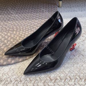 Chaussures habillées de qualité supérieure Sandales de créateurs Boucle imprimée Talons en cuir verni Escarpins Sandale à talons hauts de 9,5 cm 35-42 Talon évidé Chaussure de créateurs pour femmes avec boîte