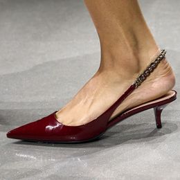 Zapatos de vestir Diseñadores Sandalias para mujer Charol Cadenas de moda Hebilla Lady Kitty Heel Slingbacks 4.5 cm Tacones Punta puntiaguda Sandalia 35-43 con zapato de caja