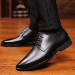 Chaussures habillées Desiner Formel Oxford pour hommes Weddin Cuir Italie Bout pointu Hommes Sapato Masculino