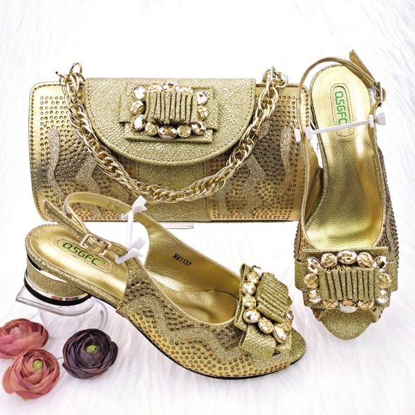 Zapatos de vestir Doershow Moda africana Conjuntos italianos y de bolsos para fiesta de noche con piedras Bolsos dorados ¡Bolsos a juego! SFV1-30