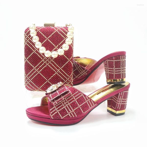 Zapatos de vestir Doershow y conjunto de bolsos Conjuntos africanos 2023 Color rojo Zapato italiano decorado con diamantes de imitación HYU1-56 de alta calidad