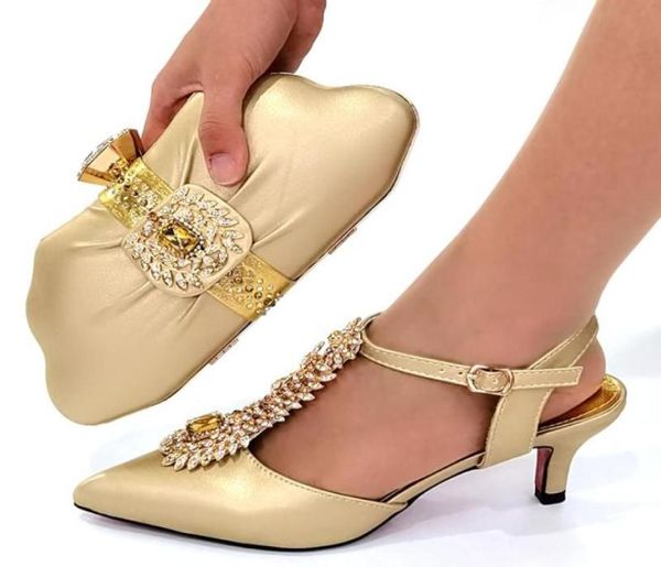 Zapatos de vestir dudas como hermosos juegos de moda africana italiana y de bolsas para fiesta de la noche con bolsos dorados para bolsos de combate HJB1182486920