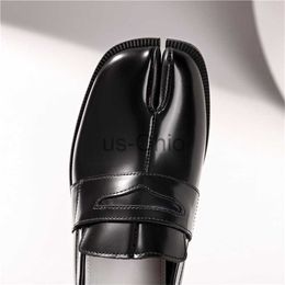 Geklede schoenen Geklede schoen Gesplitste teen Tabi Loafers van echt rundleer Britse stijl Luxe merk Echte Ninja Pumps 3 cm hak Dames Heren 230321 J230825