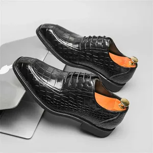 Zapatos de vestir Elegance Gents Brown Hombres Tacones 2023 Primavera Zapatillas Deportes Tenismasculine Año