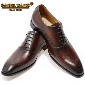 Chaussures habillées hommes élégants en cuir véritable OXFORD chaussures boucle sangle robe de bureau mariage marron BROGUE bout pointu chaussure formelle 221022