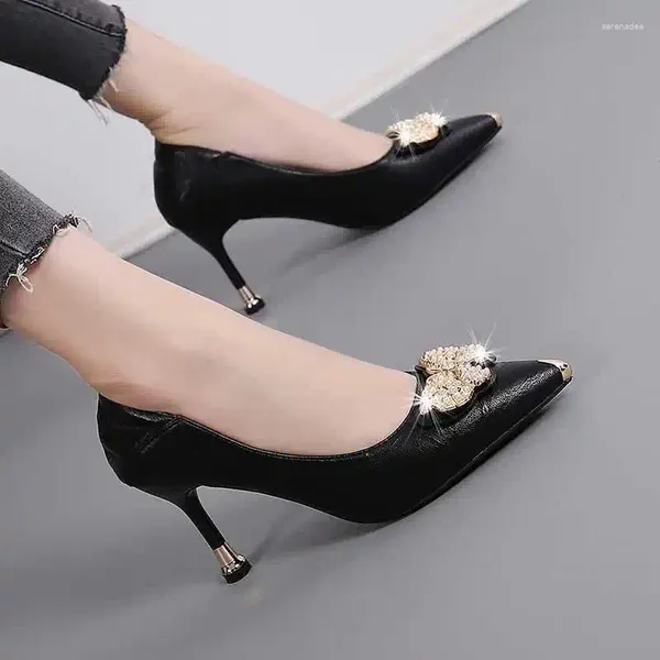 Zapatos de vestir elegantes zapatos de tacón para mujeres con calzado de tacón con mariposa de hhinestons 5cm 7cm 2024 tacones de cuero suave sexy