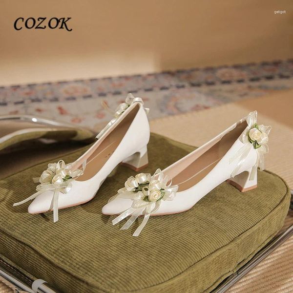 Zapatos de vestir elegante boda nupcial tacones cuadrados de lujo de dama de honor blanca 2024