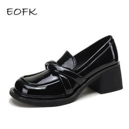 Chaussures habillées Eofk Femmes Pumps Locs carrés talon lacquared Concise Office dames laqué noir imperméable 230320